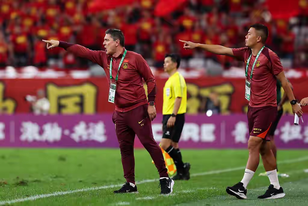 球盟会登录-东亚杯中日之战国足要变阵了