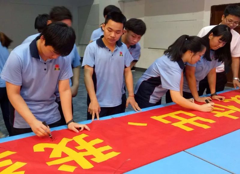 双方全力奋战,力求最终胜利的成语 双方全力奋战,力求最终胜利的成语